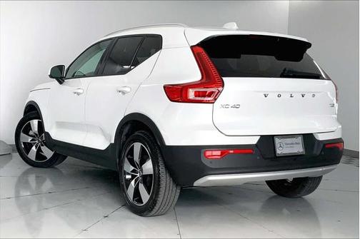 2021 Volvo XC40 T5 Momentum