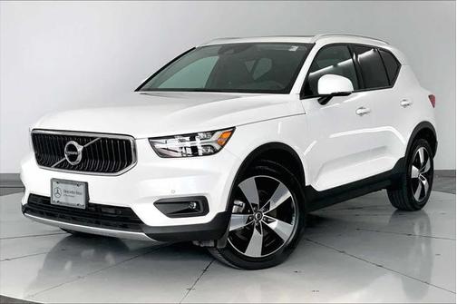 2021 Volvo XC40 T5 Momentum