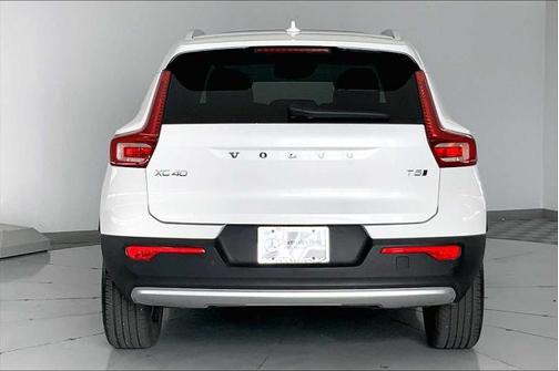 2021 Volvo XC40 T5 Momentum