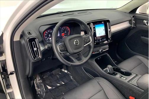 2021 Volvo XC40 T5 Momentum