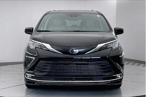 2022 Toyota Sienna XLE 8 Passenger