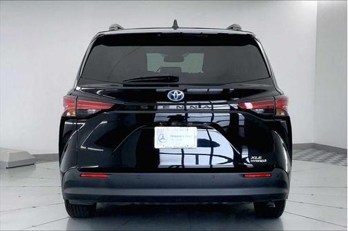 2022 Toyota Sienna XLE 8 Passenger
