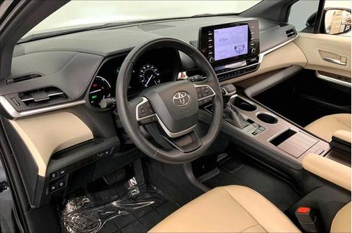 2022 Toyota Sienna XLE 8 Passenger
