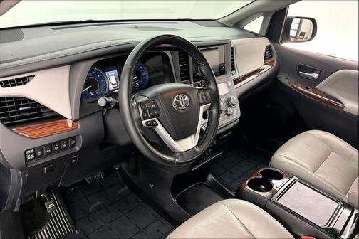 2017 Toyota Sienna Limited Premium