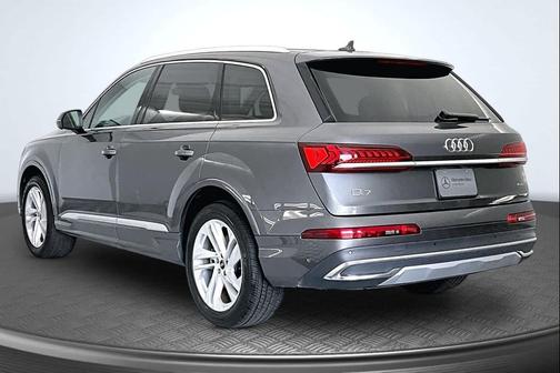 Samurai Gray Metallic 2024 Audi Q7 55 Premium Plus