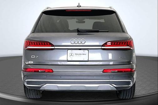Samurai Gray Metallic 2024 Audi Q7 55 Premium Plus