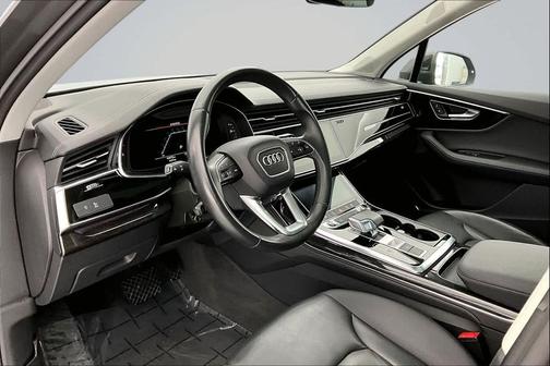 Samurai Gray Metallic 2024 Audi Q7 55 Premium Plus