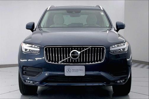 2022 Volvo XC90 T6 Momentum
