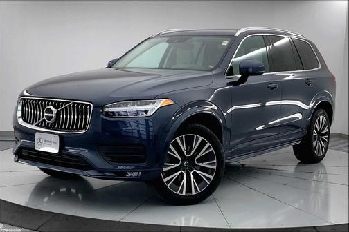 2022 Volvo XC90 T6 Momentum