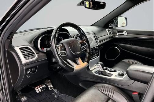 Diamond Black Crystal Pearlcoat 2019 Jeep Grand Cherokee SRT