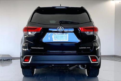 Photo 5 of 28 of 2019 Toyota Highlander Limited Platinum