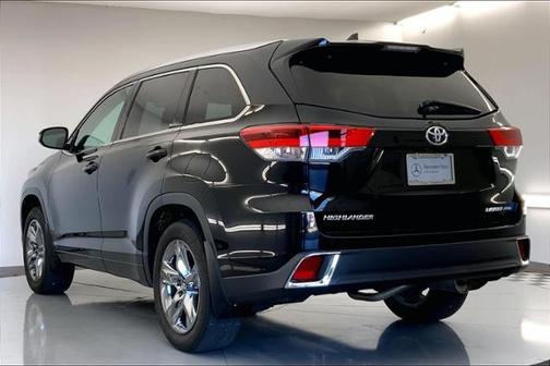 Photo 4 of 28 of 2019 Toyota Highlander Limited Platinum