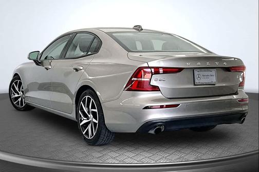 2020 Volvo S60 T6 Momentum