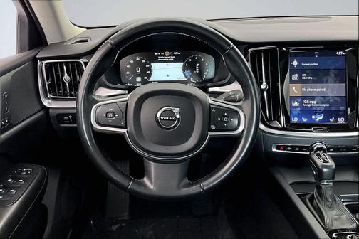 2020 Volvo S60 T6 Momentum