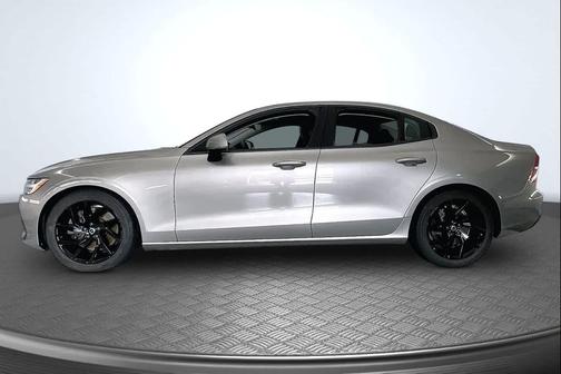 2020 Volvo S60 T6 Momentum