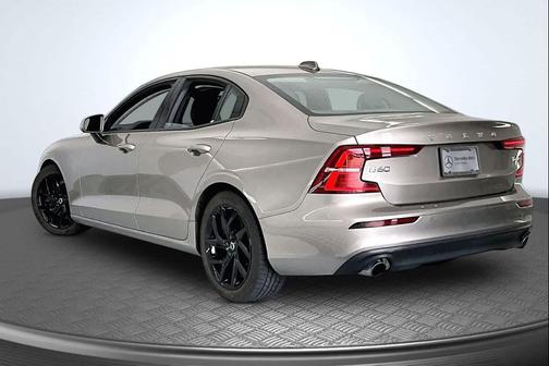 2020 Volvo S60 T6 Momentum