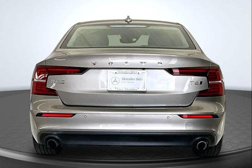 2020 Volvo S60 T6 Momentum