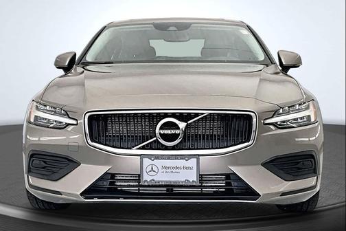 2020 Volvo S60 T6 Momentum