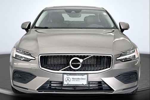 2020 Volvo S60 T6 Momentum