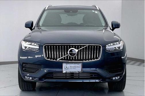 2022 Volvo XC90 T6 Momentum