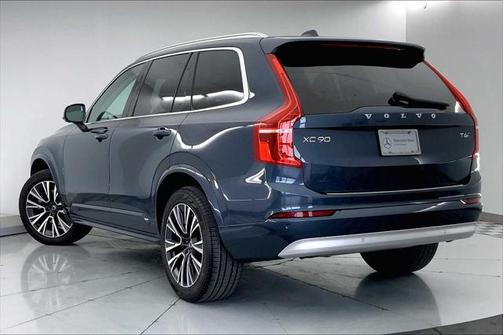 2022 Volvo XC90 T6 Momentum