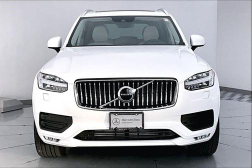 2022 Volvo XC90 T6 Momentum