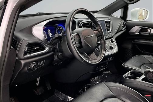 Bright White Clearcoat 2020 Chrysler Pacifica Limited