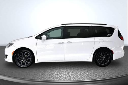 Bright White Clearcoat 2020 Chrysler Pacifica Limited
