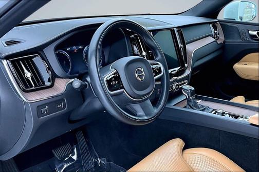 White 2019 Volvo XC60 T6 Inscription