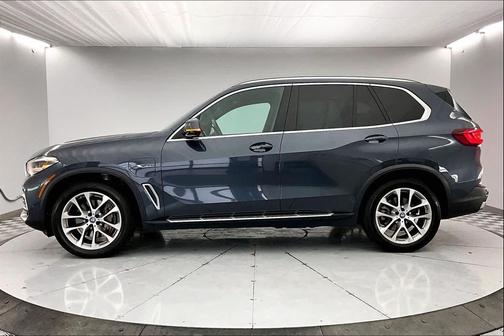 Gray 2022 BMW X5 PHEV xDrive45e