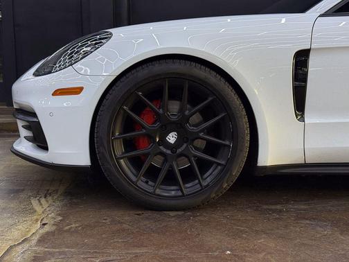 Carrara White Metallic 2018 Porsche Panamera 4