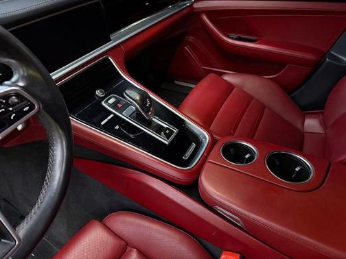 Carrara White Metallic 2018 Porsche Panamera 4
