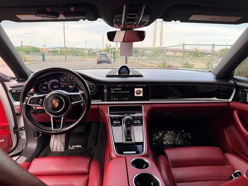 Carrara White Metallic 2018 Porsche Panamera 4