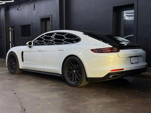 Carrara White Metallic 2018 Porsche Panamera 4