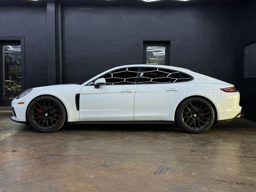 Carrara White Metallic 2018 Porsche Panamera 4