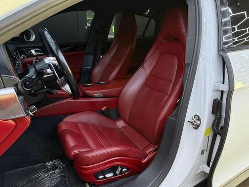 Carrara White Metallic 2018 Porsche Panamera 4
