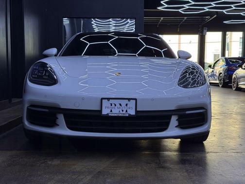Carrara White Metallic 2018 Porsche Panamera 4