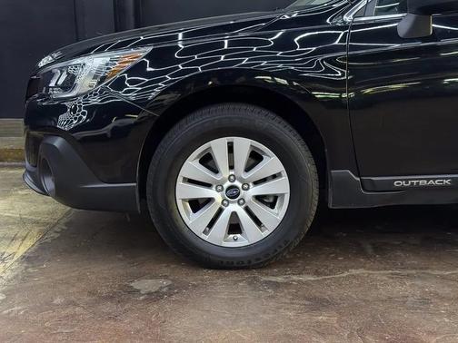 Crystal Black Silica 2018 Subaru Outback 2.5i