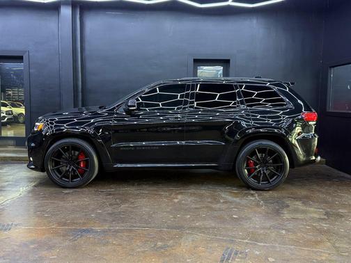 Diamond Black Crystal Pearlcoat 2019 Jeep Grand Cherokee SRT