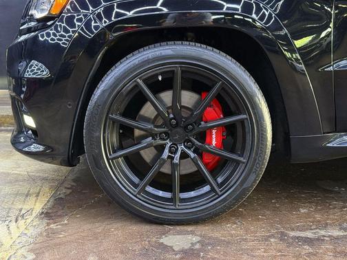 Diamond Black Crystal Pearlcoat 2019 Jeep Grand Cherokee SRT