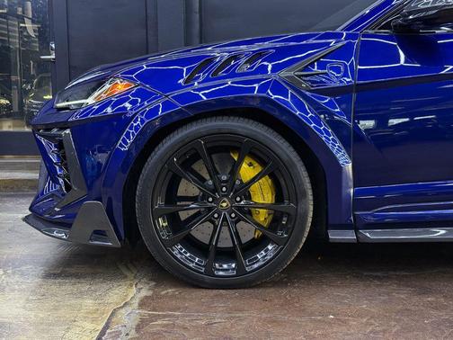 Blu Astraeus Metallic 2022 Lamborghini Urus Graphite Capsule