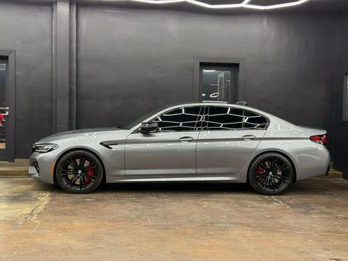 Skyscraper Grey Metallic 2023 BMW M5 Base