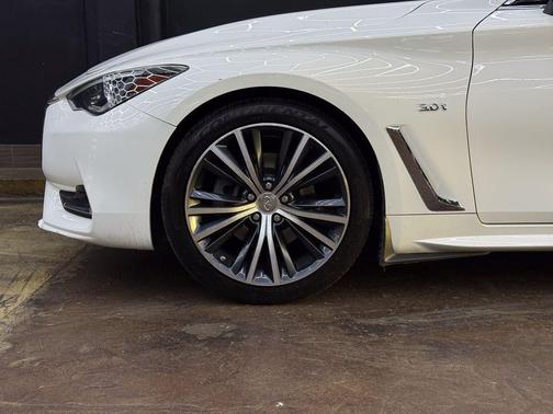 Pure White 2018 INFINITI Q60 3.0T LUXE