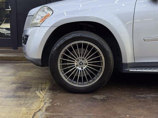 Gray 2009 Mercedes-Benz GL-Class 4MATIC