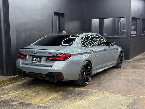 Skyscraper Grey Metallic 2023 BMW M5 Base