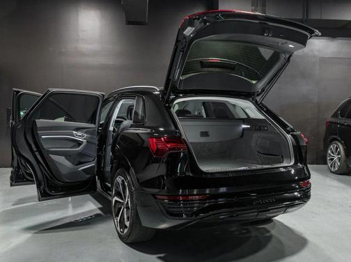 2024 Audi Q8 e-tron Premium Plus