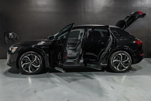 2024 Audi Q8 e-tron Premium Plus