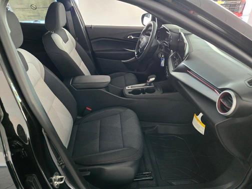 Mosaic Black Metallic 2026 Chevrolet Trax FWD 1RS