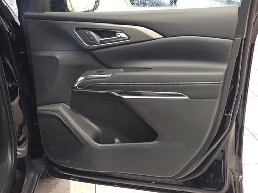 Mosaic Black Metallic 2026 Chevrolet Traverse LT