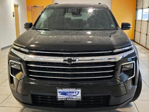 Mosaic Black Metallic 2026 Chevrolet Traverse LT